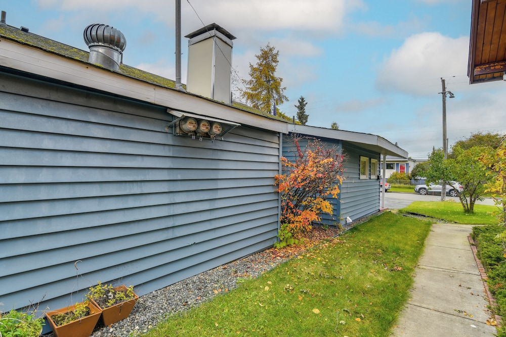 Anchorage Townhome: 2 Mi to Dwtn! view 5