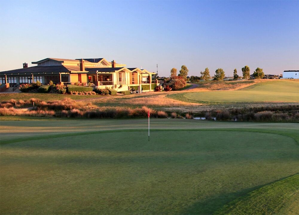 golf pool 2B House in point cook VIC