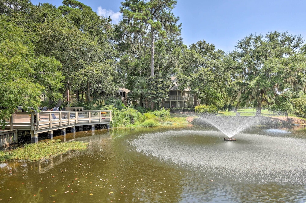 Resort Pool & Golf: Palmetto Dunes Beach Villa view 5