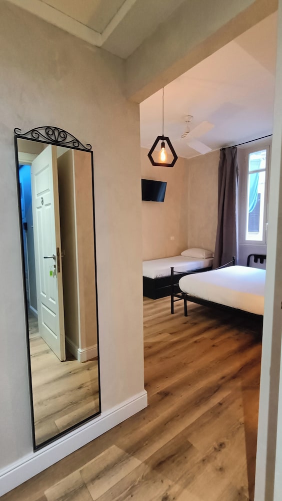 Nicole Suite