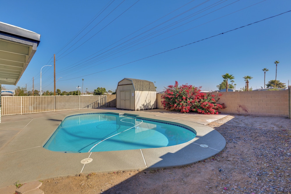 11 Mi to Dtwn Phoenix: Main House w/ Outdoor Oasis