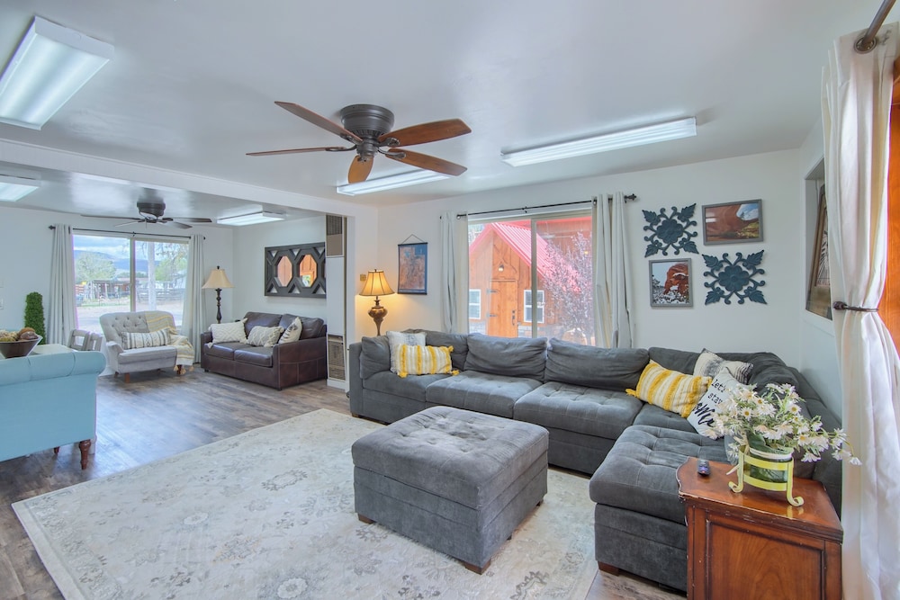 Group Getaway w/ Mtn Views: Home in Circleville!