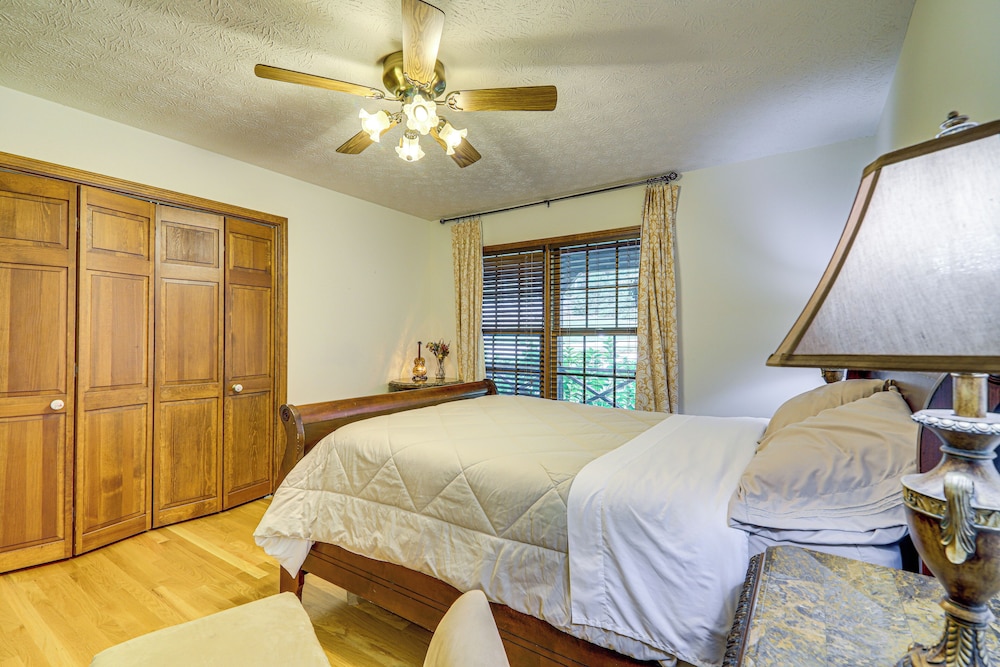 Stylish Country Living: Serene Suwanee Retreat!