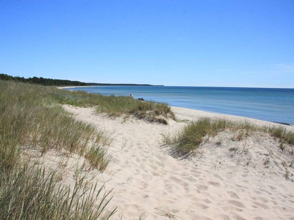 Cozy Seaside Getaway in Grankullavik