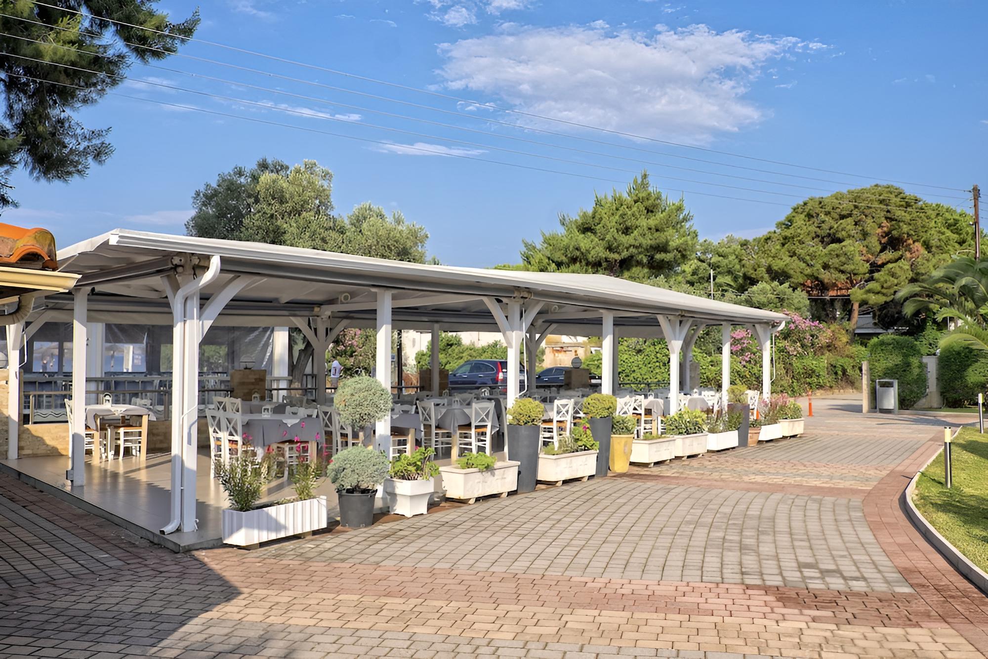 Lagomandra Beach Hotel