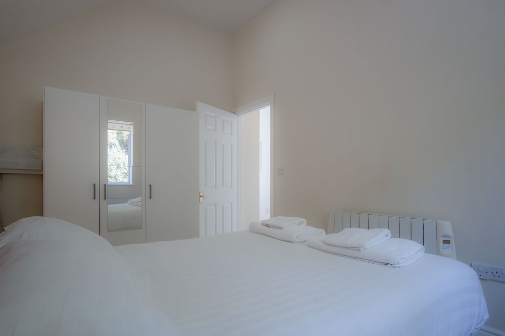 Campbell - 2 Bedroom Apartment - Pendine view 5