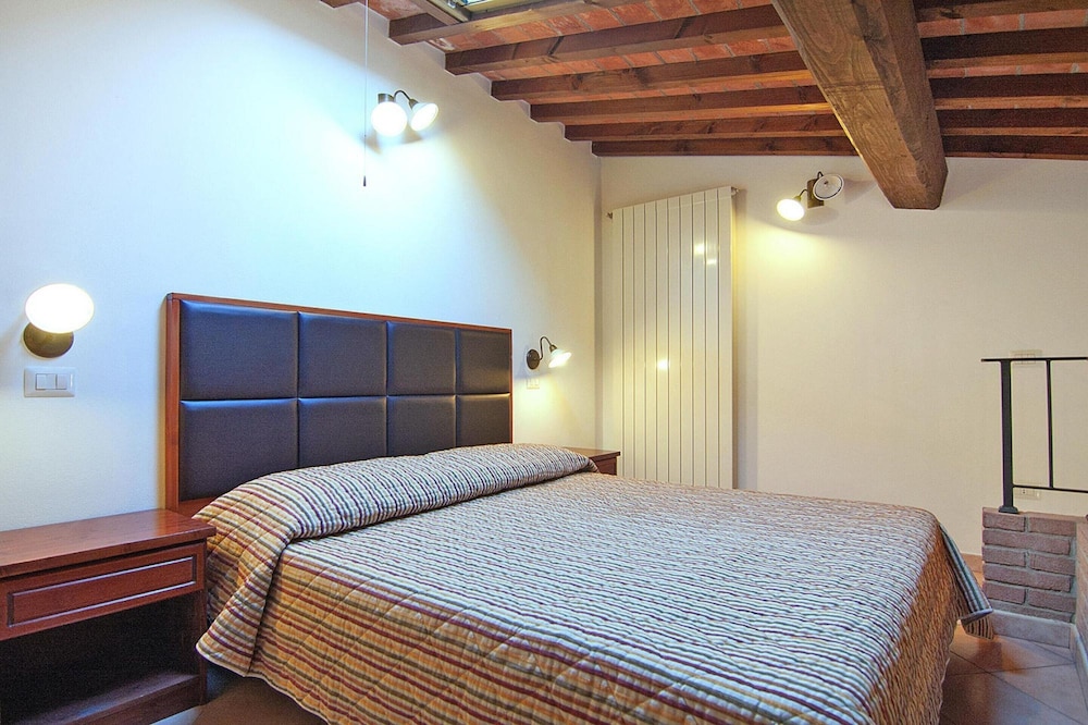 Apartment in Vada With Garden Furniture view 4