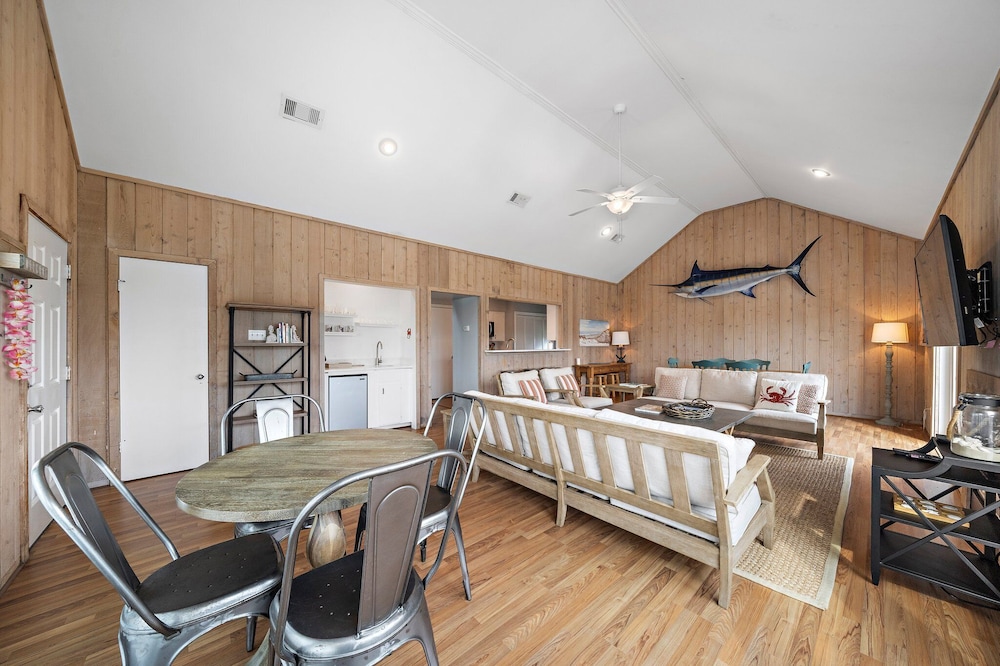 Crab Claw by Ryson Vacation Rentals