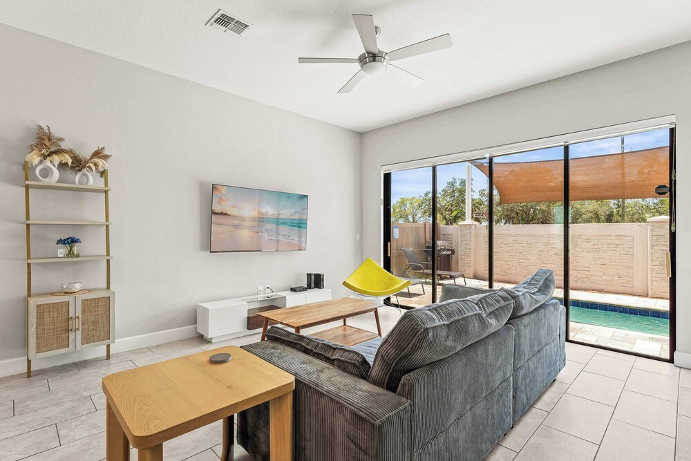 Chic Villa Domani Retreat 9ppl - Image 2