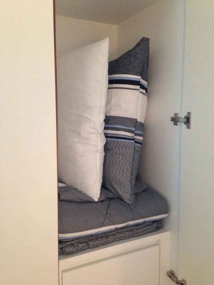 S39- 1 Bedroom Downtown Apt With Balcony and Pool