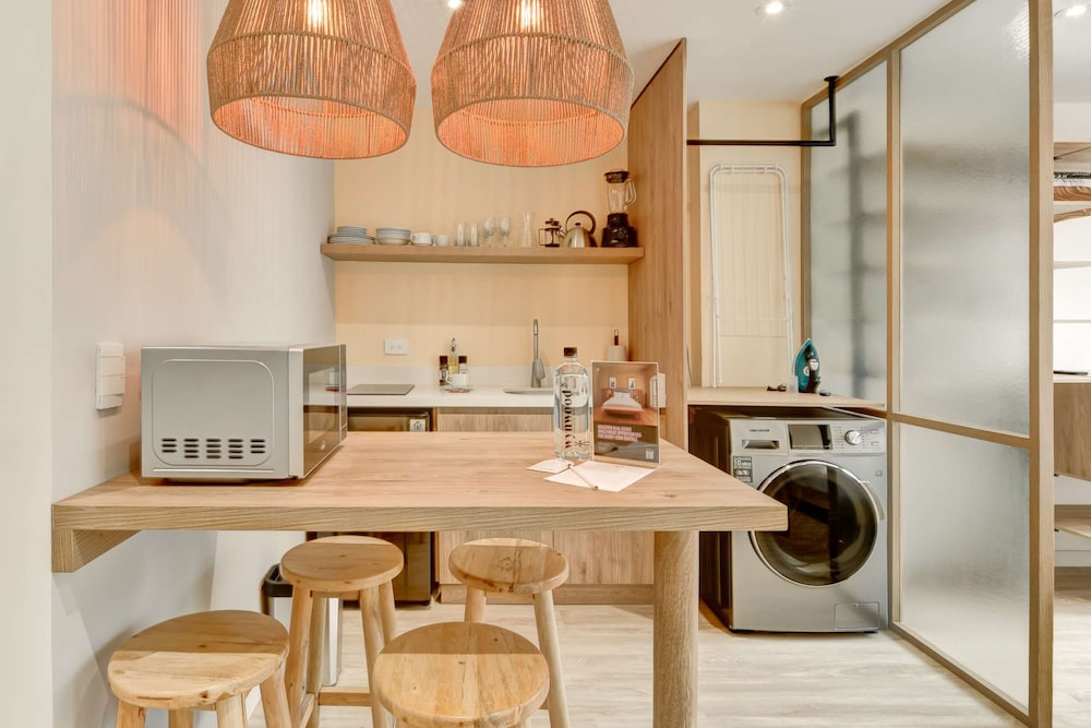 w Startling 2BR Apartment in Trendy Zona T