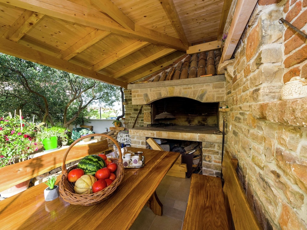 New Luxury Apartment With Nice Garden and Barbecue in a Quiet Area, Wifi view 4