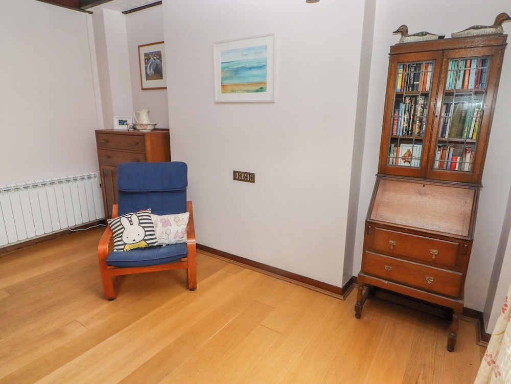 2 Cheriton Cottages