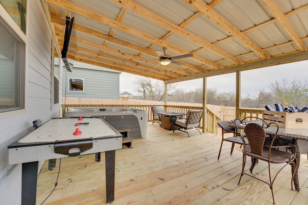 6 Mi to Lackland Afb: Hot Tub, Pool & Game Room!