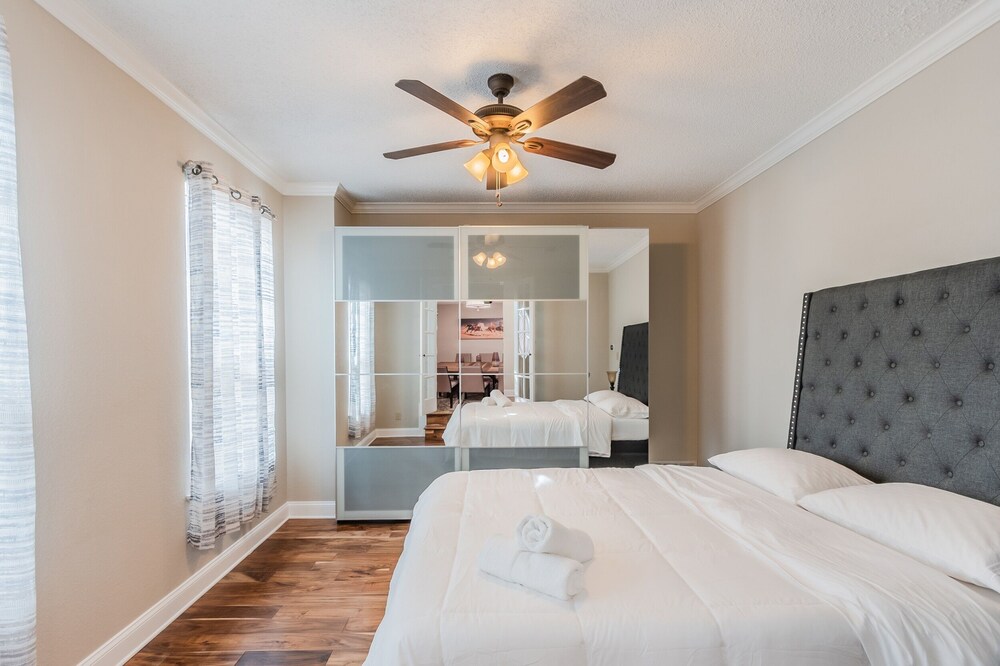 Discount Included! Stunning, Modern, Spacious Getaway Fits Any Group, 2 Game Rooms, Hot Tub 5 Bedroom Home by Redawning - Property Image 36