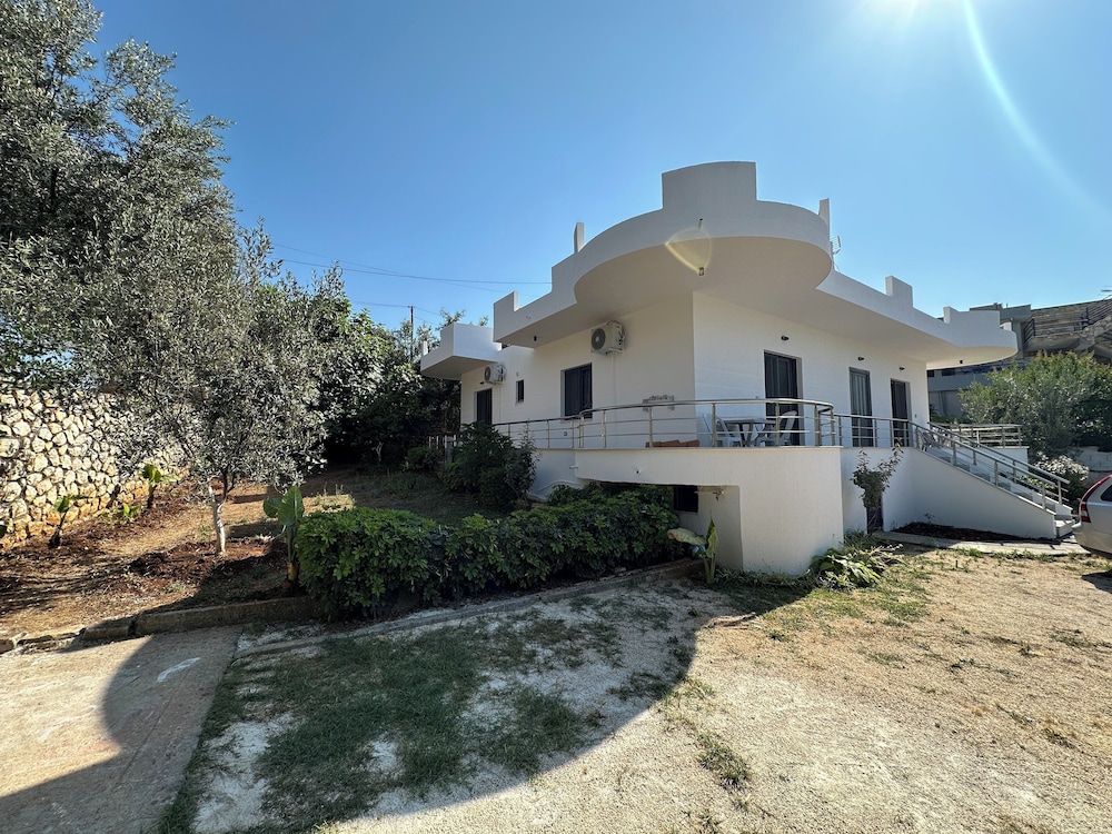 Apartments Meleqi