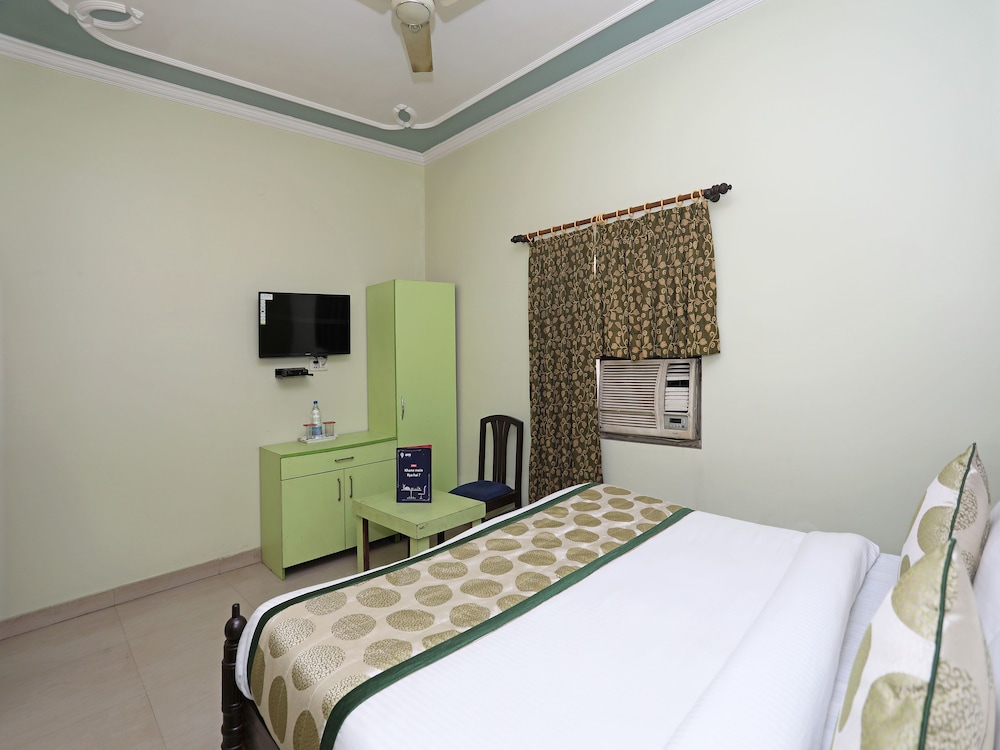 OYO 11312 Hotel Aero Capitol