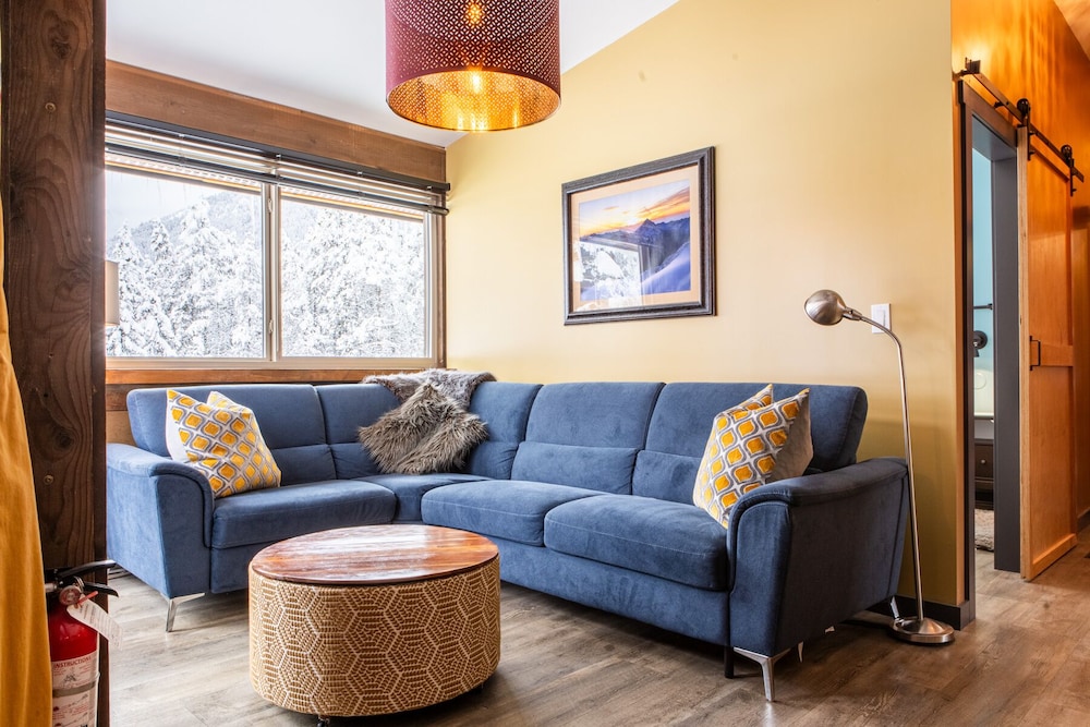Earl Grey Lodge