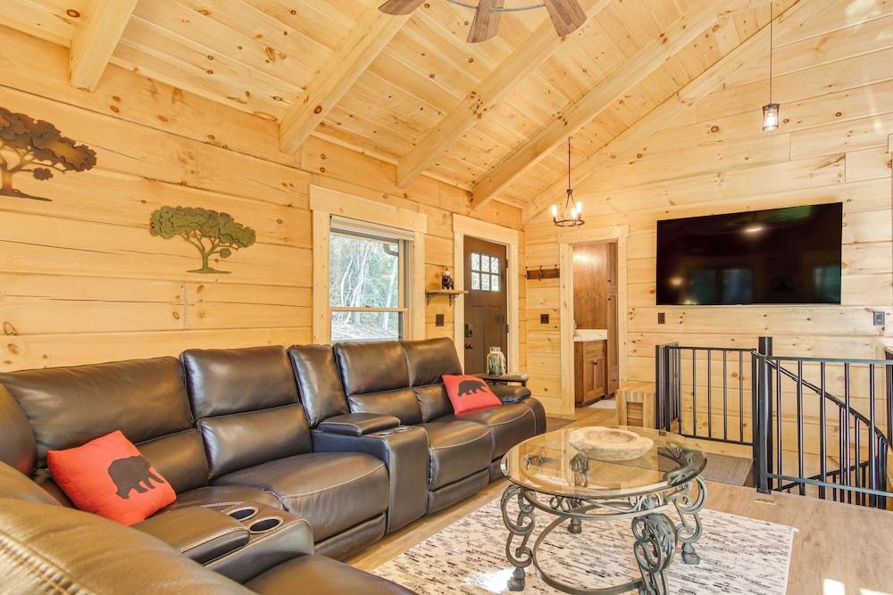 Amazing Waterfall! New Scenic Black Mtn Log Cabin