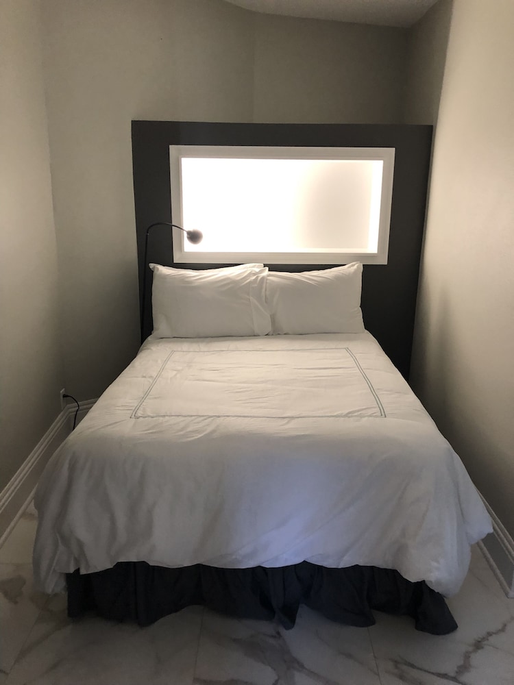 Hotel Beach Hideaway - Image 1