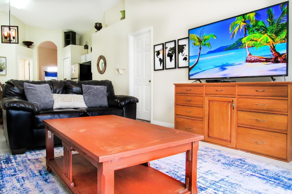 Fun Packed 5 Bedroom Villa Pool Spa Game Room view 2