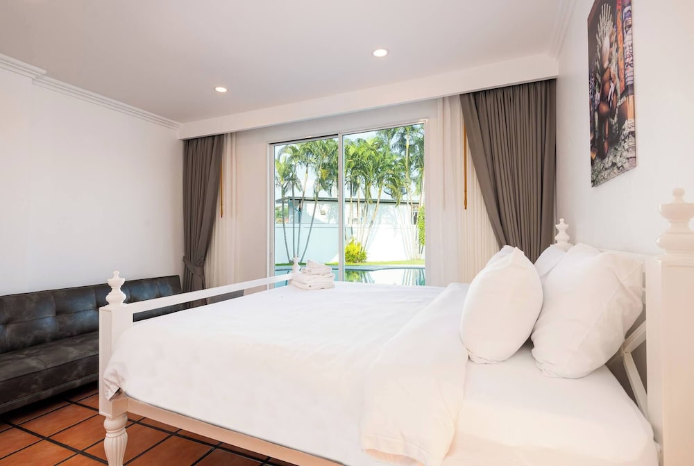 Luxury 4BR Private 425sqm Party Pool Villa