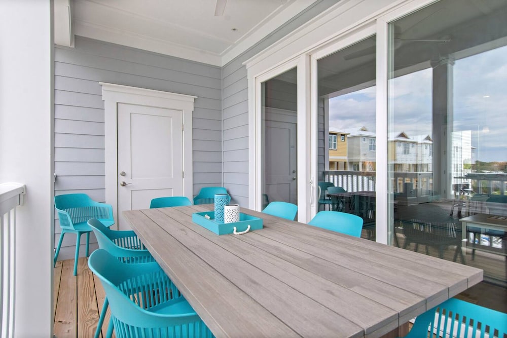 Luxury Beach Condo 5 Min Walk to Beach Shops