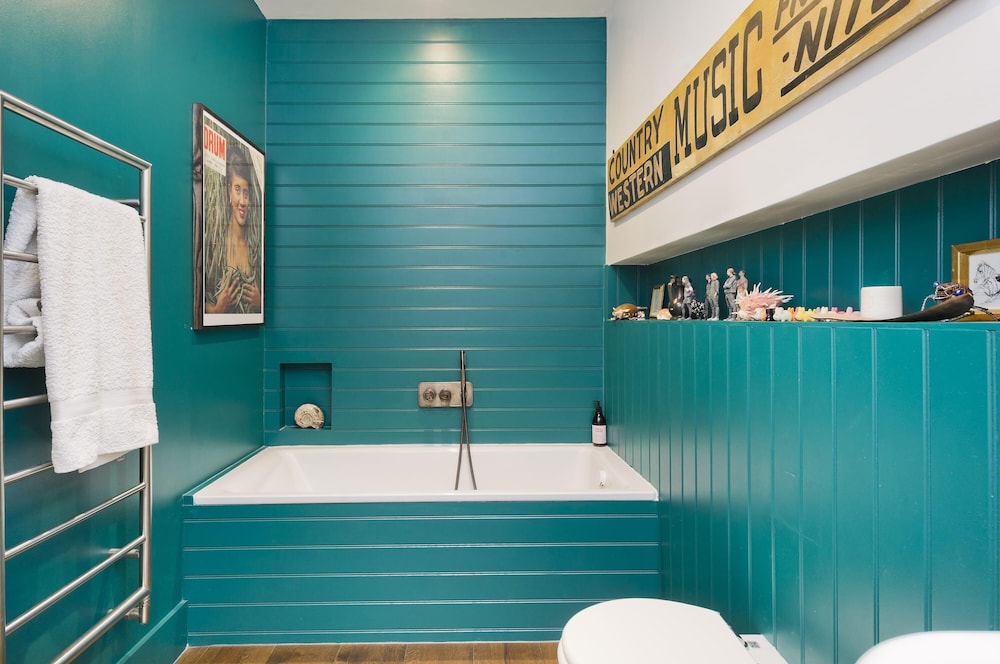 Gorgeous Stylish Interior Designed 5 Bed Home in Holland Park - Superb Location