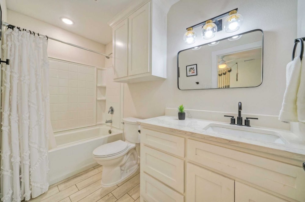 Sleeps 20! 2 Homes Near the Beach, Private Pools, Gameroom, Large Family Retreat