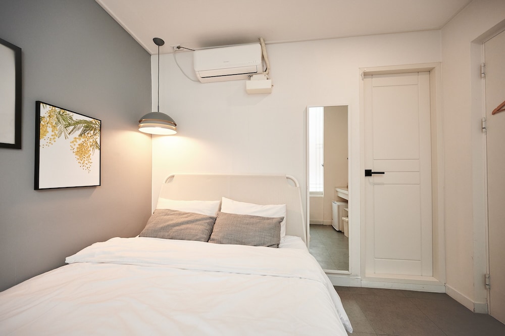 Queen House Hongdae view 4