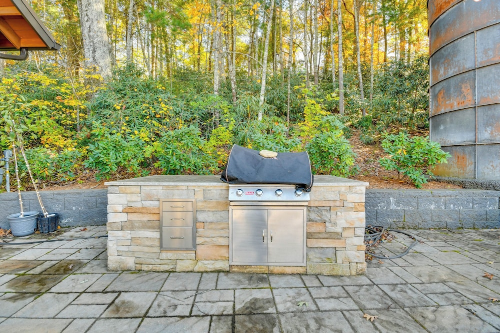 Hike, Dine & Explore Asheville: Black Mtn Getaway!