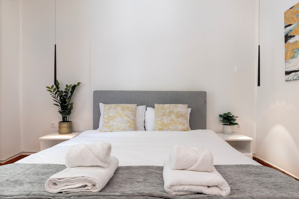 Viora Stunning Deluxe Studio in Athens