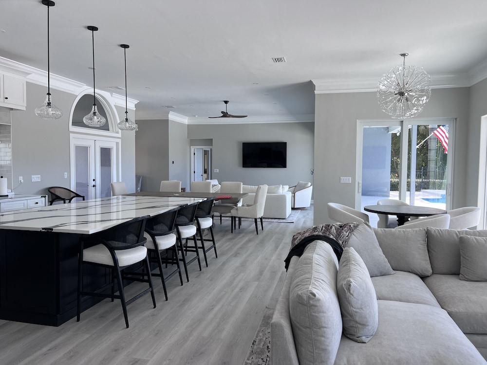 Fall In Naples - Game Room Pvt Pool Hot Tub Impeccable Decor 3 Bedroom Home
