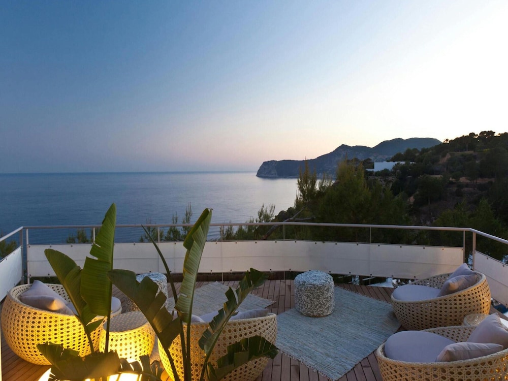 Holiday Home With Private Jacuzzi