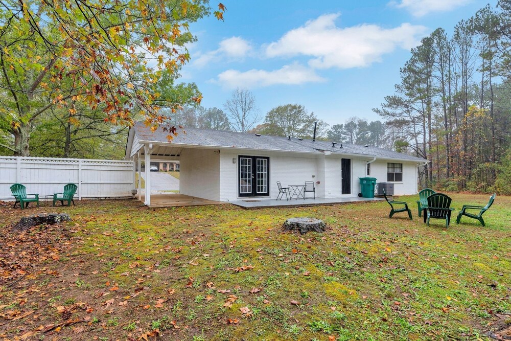 Family-friendly 3br Oasis In Powder Springs 3 Bedroom Home
