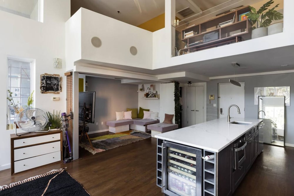 Dekalb by Rove Travel Duplex Loft w Terrace