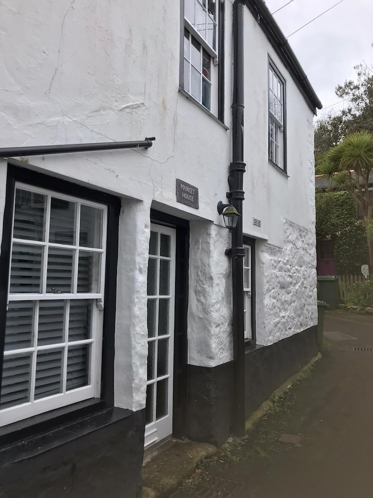Cottage - Sleeps 4 - Fireplace - Internet