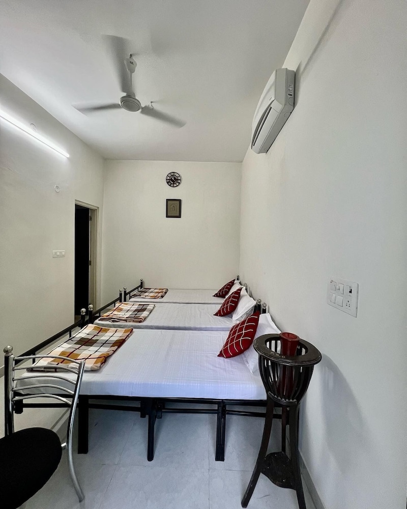 Hostel ivory