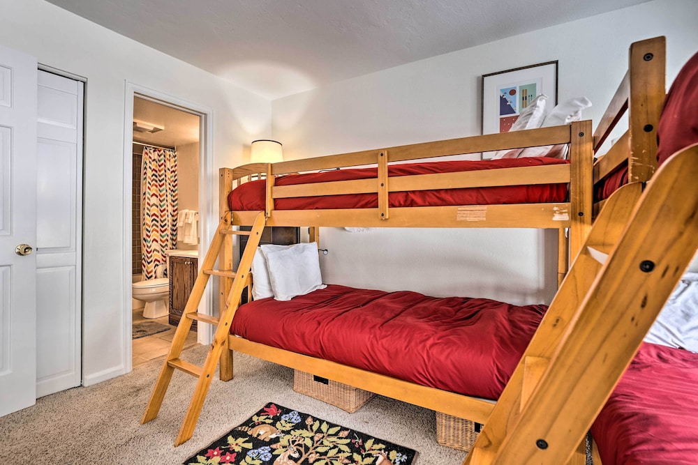 Cozy East Vail Condo ~ 6 Mi to Vail Village!