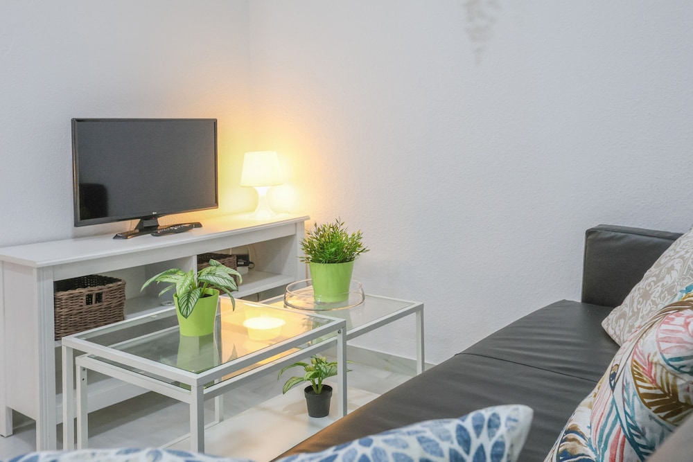 Divina in Sevilla With 1 Bedrooms and 1 Bathrooms