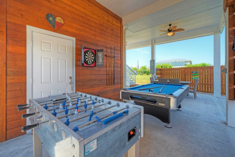 Family-friendly Beach Home Bbq, Patio & Fire Pit & Mins to Beach Bottom's Up by Avantstay