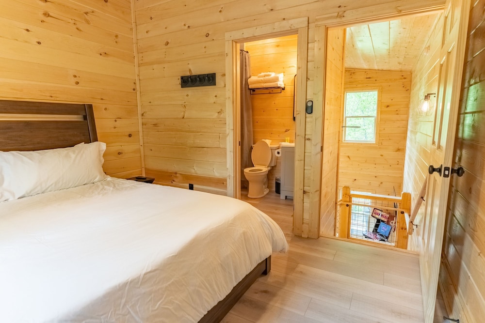2 Brand New Cabins for Family Retreat