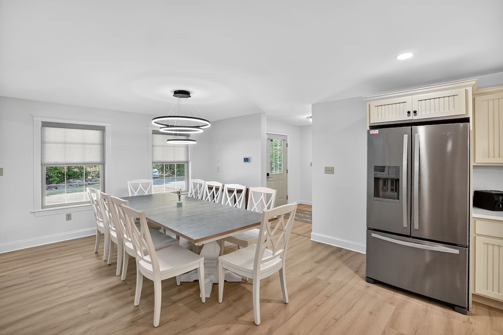 Gray Woodland Escape Golf, Pool & Cinema 5 Bedroom Home