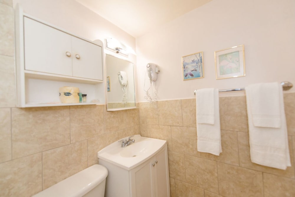 Niagara Parkway Court Motel