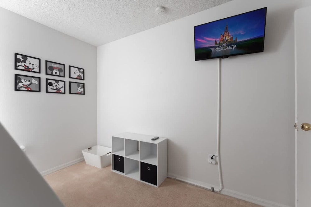 Stair-free 4BR Home for 8 - Tv210