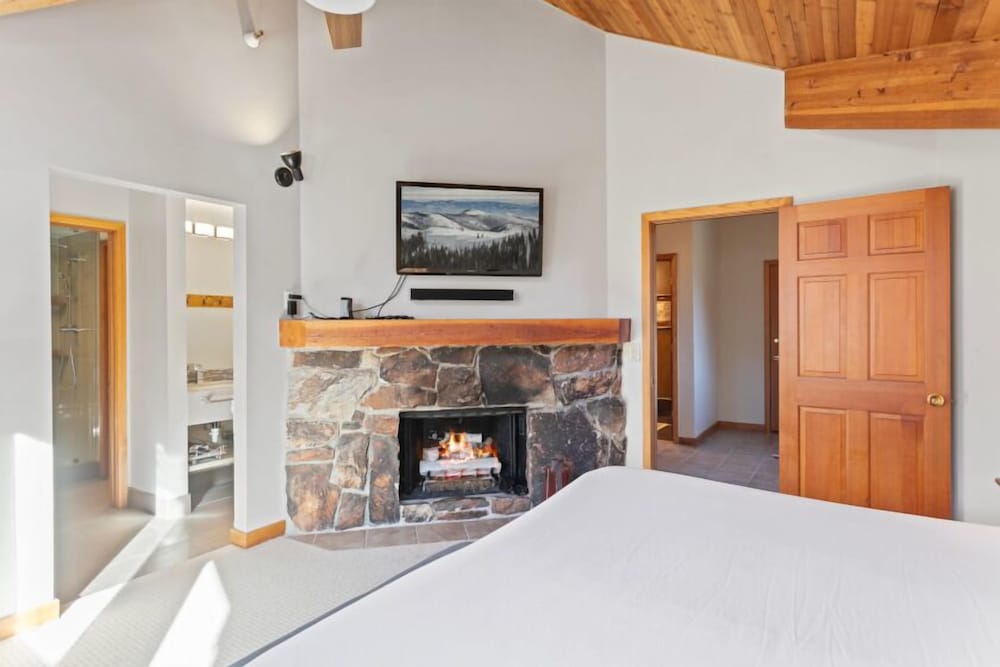 6 - Three Bedroom Ontario Lodge 3 Condo