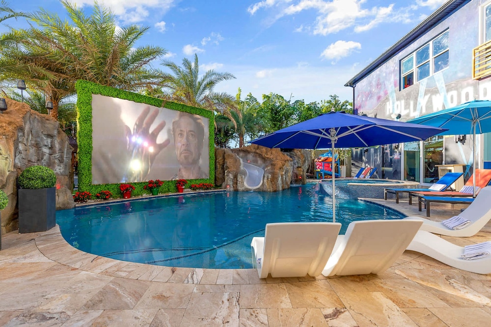 Ultimate Hollywood Themed Mansion for Big Groups