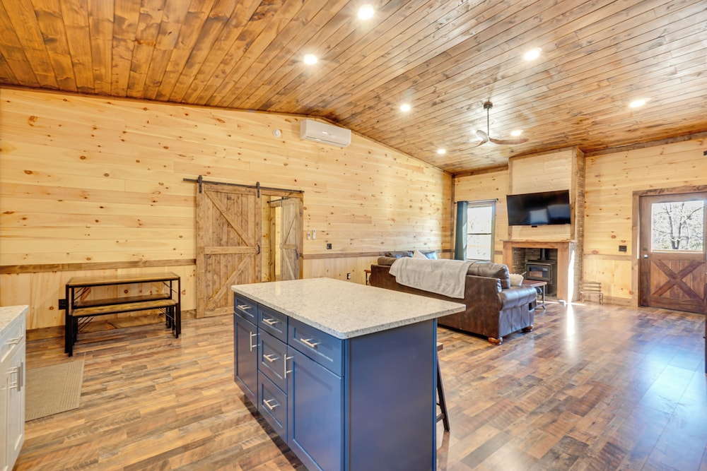 Near Hiking Trails: Mtn-view Haven in Englewood!