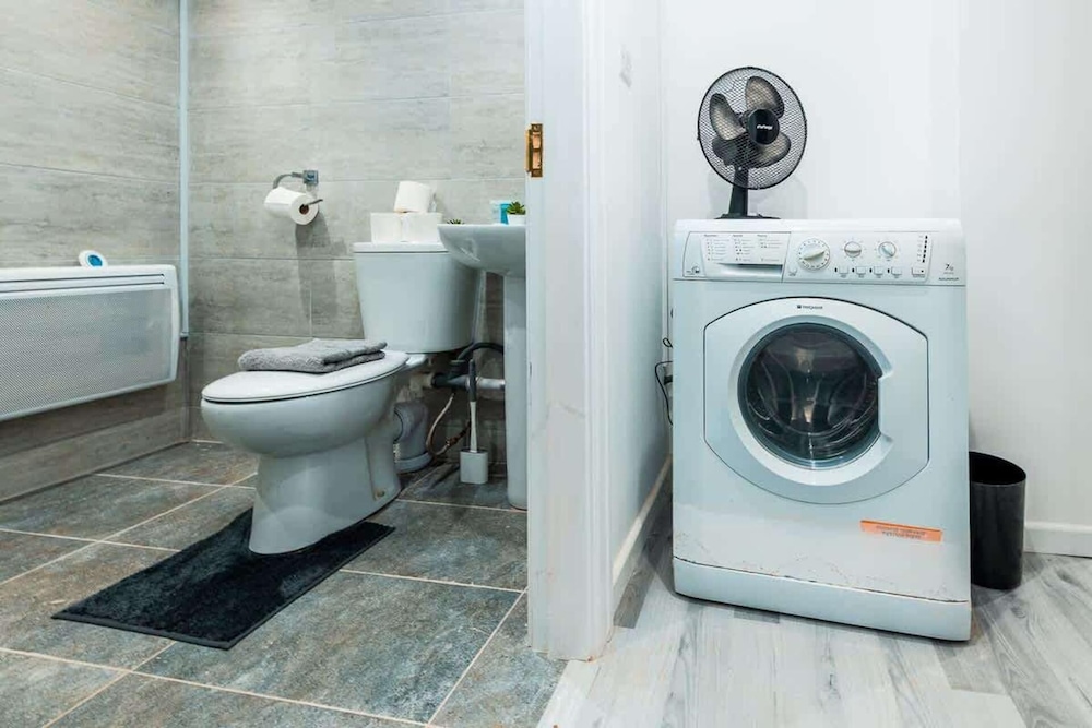 Sale 2-bedroom Apt - Sleeps 5 - Free Parking