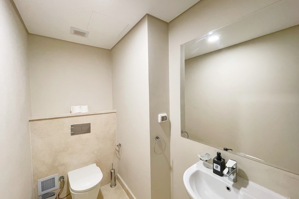 Xuru Stays I Homestyle 3BR Penthouse Pool & Beach View